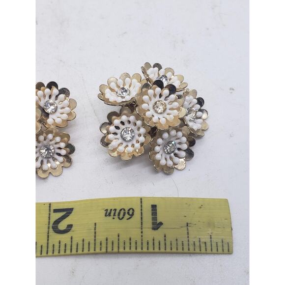Vintage RARE Coro Clip-On Earrings White Daisy Cluster Rhinestone Center - Picture 12 of 15
